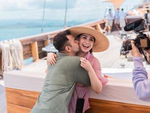 7 Gaya Mesra Nagita Slavina-Raffi Ahmad Liburan Anniversary ke Labuan Bajo