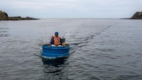 Perahu bak mandi atau Tarai Bune, digunakan karena lebih stabil daripada perahu umumnya di perairan berbatu dan memiliki kemampuan manuver yang tajam.  
