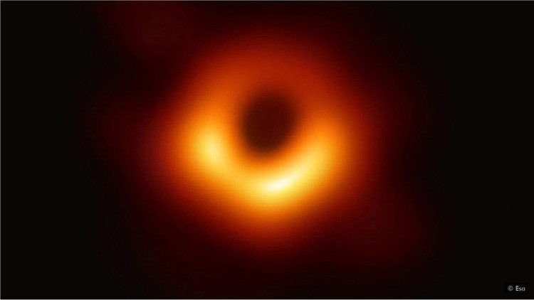 Roger Penrose: Nobel Fisika untuk teori yang memecahkan misteri di pusat lubang hitam