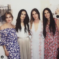 “Bahkan setelah mereka bercerai, mereka menciptakan dasar yang indah dengan tetap mengutamakan saya dan saudara-saudara saya,” ujar Rumer dalam acara Loose Women di salah satu stasiun TV Inggris. (Foto: Dok. Instagram/rumerwillis)