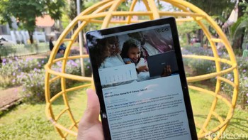 Galaxy Tab A7 memiliki ukuran layar 10,4 inci beresolusi 2.000 x 1.200 pixel. Perangkat ini dirancang Samsung untuk mendukung aktivitas pengguna, khususnya saat di rumah dalam situasi pandemi sekarang. Foto: detikINET/Agus Tri Haryanto