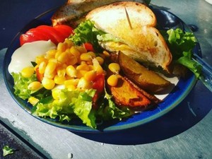 Laris Manis! English Breakfast Rp 12 Ribu Buatan Mantan Chef di Madiun