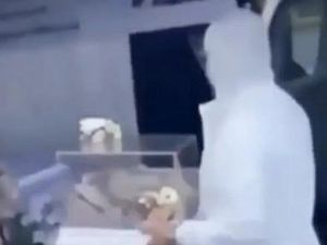 Viral Ambulans-Orang Pakai APD Bawa Hantaran ke Pesta Nikah di Palembang