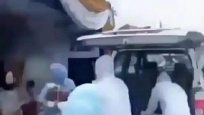 Screenshot viral virdeo ambulans-orang ber-APD antar hantaran di Palembang