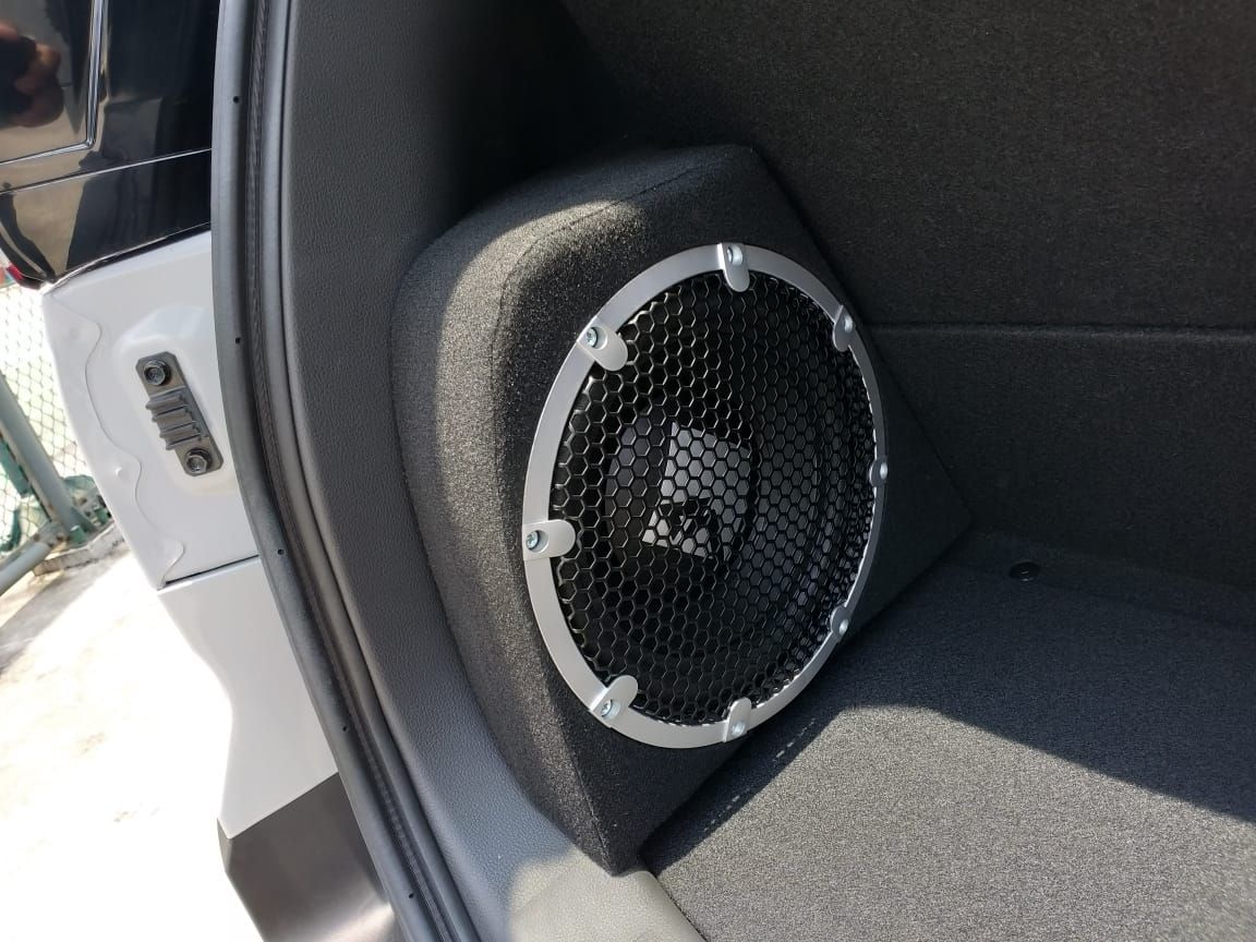 Sistem audio di Mitsubishi Xpander Cross Rockford Fosgate Black Edition