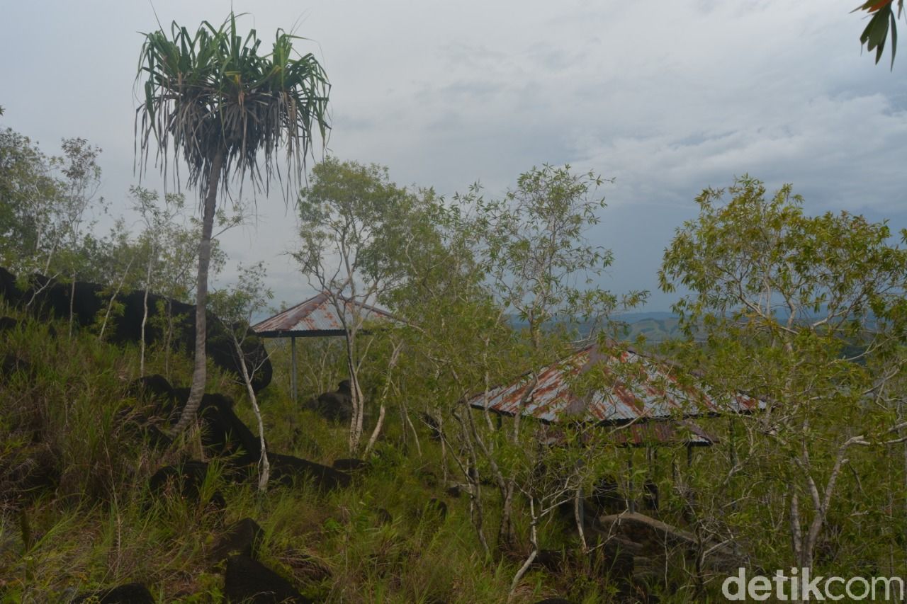 Situs Megalitikum Bukit Tutari Papua
