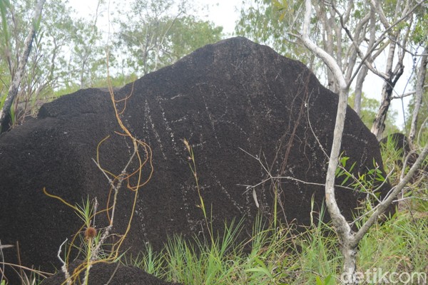 Inilah vandalisme yang terlihat di salah satu batu megalitikum (Hari Suroto/Istimewa)