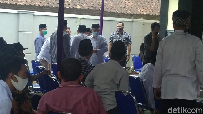 Suasana di rumah duka Ketua Gerindra yang juga Wakil Ketua DPRD Kabupaten Pekalongan, Nunung Sugiantoro, Selasa (20/10/2020).