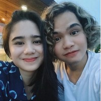 Kini giliran artis Tissa Biani yang dikabarkan dekat dengan Dul Jaelani. Tampaknya kedekatan keduanya bukan hanya gosip. Tissa telah mengunggah fotonya bersama Dul Jaelani.  Foto: Dok. Instagram/tissabiani