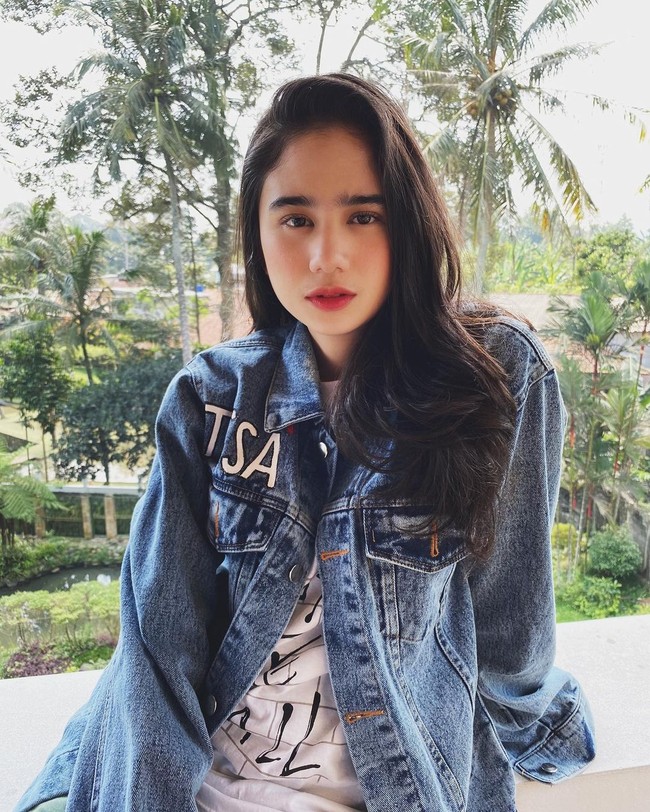 Pemilik alis tebal itu sebelum dengan Dul Jaelani sempat dikabarkan dekat dengan beberapa pria.  Foto: dok. Instagram