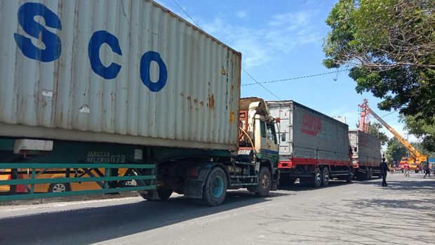 Truk kontainer ambles di Medan (Ahmad Arfah-detikcom)
