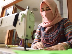 Cerita Asih, Penjahit yang Mampu Berdayakan Warga Sekitar Saat Pandemi