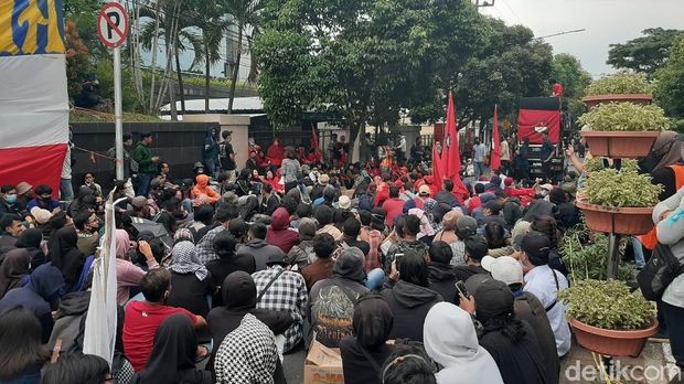 Unjuk Rasa Tolak Omnibus Law di Malang