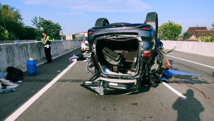 Wakil Ketua DPRD Kabupaten Pekalongan tewas kecelakaan di Tol Solo-Ngawi, Selasa (20/10/2020).