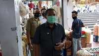 Oded bersama jajarannya mendatangi Pasar Kosambi Kota Bandung.
