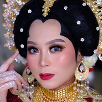 Dikonfirmasi Wolipop,  Irma mengungkapkan acara pernikahannya dengan suaminya Bripda Supardi berlangsung selama empat hari yaitu 16 - 19 Oktober 2020. Sejak menikah sampai sekarang, dia belum mengunggah foto-foto pernikahannya tersebut ke Facebook. Foto: Dok. Pribadi MUA Yunita Ali
