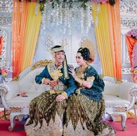 Ketika ditanya apakah memang benar uang mahar dan panai yang diberikan suaminya untuknya jumlahnya seperti di unggahan yang viral, Irma membenarkannya. Namun kata Irma bukan dirinya yang meminta mahar tersebut ke calon suaminya. Foto: Instagram @jhufedfotography