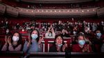 Begini Cara Seniman Wuhan Hormati Paramedis