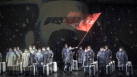 Opera tersebut dilakukan sebagai penghormatan kepada petugas medis sebagai garda terdepan melawan virus Corona.  