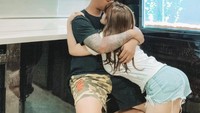 Pernikahan Angela dan Alexander digelar Selasa (20/10). Bertempat di rumah, mereka mengadakan acara sakral ini di Jakarta. Foto: Instagram angelalee87