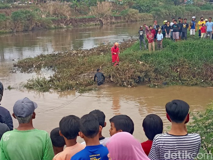 Bocah di Bandung diduga tenggelam di sungai Citarum saat berenang