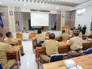 Bupati Anas Motivasi Tenaga Pendidik Agar Tetap Semangat Sekolah Online