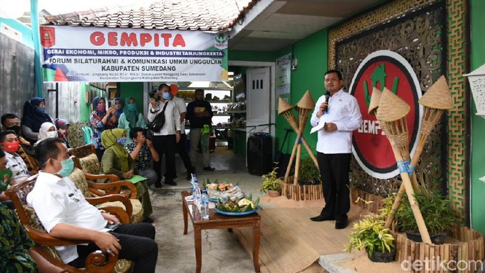 Bupati Sumedang Dony Ahmad Munir