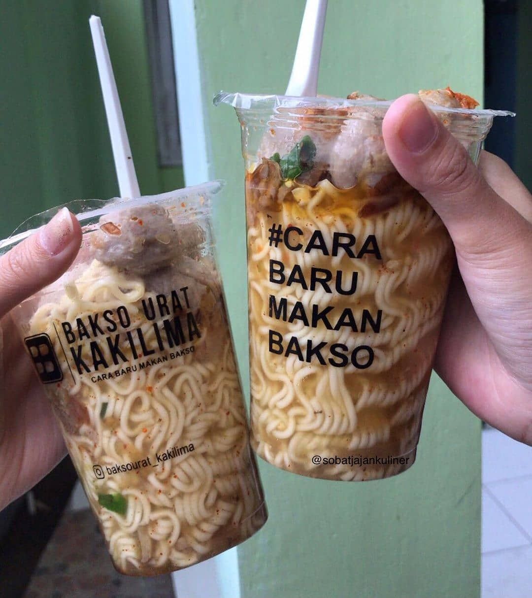 Cara Makan Uphamol 650 Bubur Disedot hingga Mie di Ember, Begini 5 Cara Makan Nyeleneh - Halaman 3
