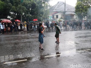 Jabar Hari Ini: Trena Treni Segera Bertemu-Demo Mahasiwa di Bandung Ricuh