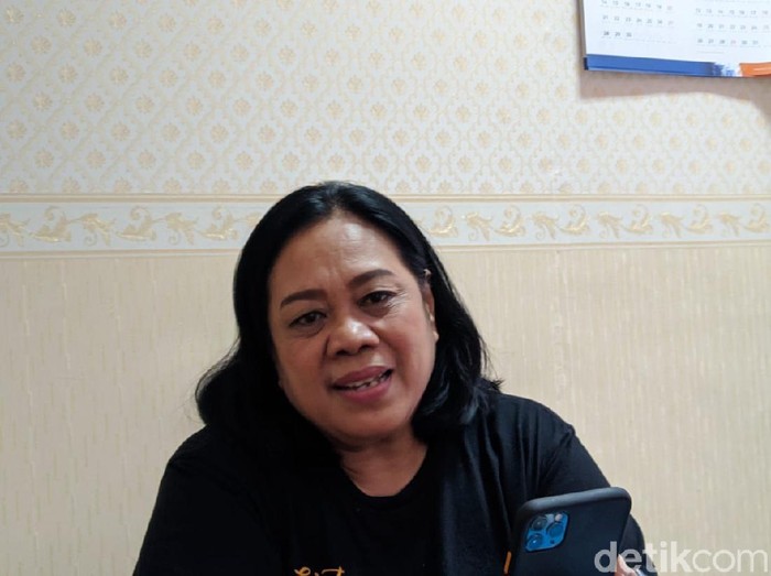 Video sekelompok cewek adu mulut diduga berebut cowok, beredar di media sosial. Video yang diambil di Monumen Bantarangin itu mencuri perhatian Dinas Pendidikan (Dindik) Ponorogo.