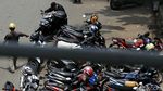 Duh, Badan Jalan di Pasar Senen Jadi Parkir Liar