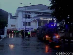 Polisi Pukul Mundur Demonstran, Gedung DPRD Jabar Kembali Kondusif