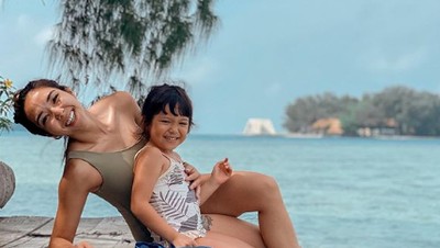 Gisella Anastasia yang Jatuh Hati ke Pulau Macan