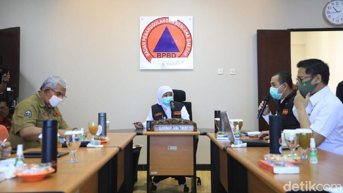 Gubernur Jawa Timur Khofifah Indar Parawansa meminta jajaran terkait bersiap mengantisipasi peningkatan curah hujan, akibat adanya fenomena anomali iklim La Nina. Mulai dari BMKG, BPBD, Dishub, PU Cipta Karya, Binamarga dan Dinas Sosial.