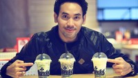Sebelum mendirikan gerai Es Teh, Danu lebih dulu mengembangkan gerai minuman Radja Cendol. Dari jualan cendol ini Danu mengaku omzetnya capai miliaran rupiah. Foto: Instagram @danu_sofwan