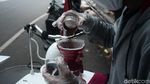 Inspiratif! Pemuda Ini Raup Cuan Lewat Warung Kopi Keliling