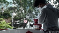 Dalam sehari Mustafa mengaku selalu habis penjualan kopinya, dengan catatan harus rajin berkeliling.
