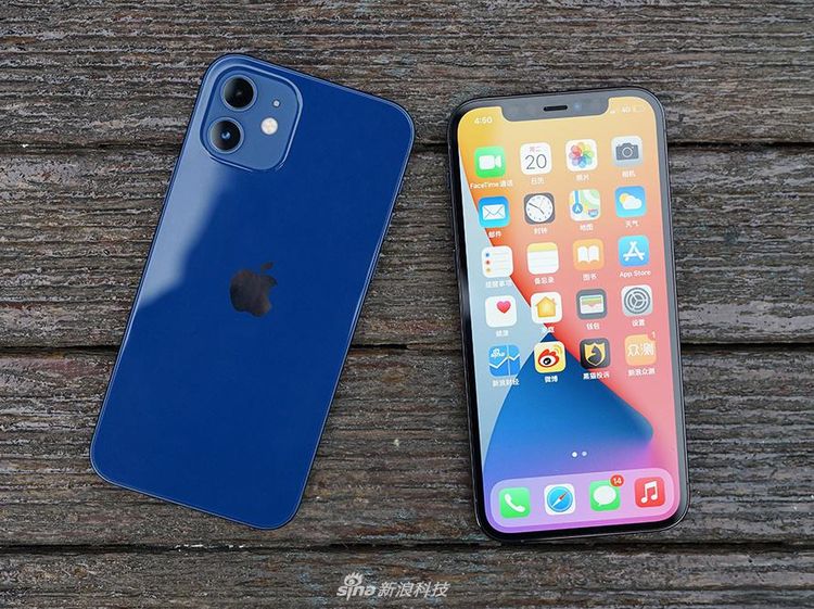 iPhone 12 Biru yang Menggoda Jiwa dan Dompet