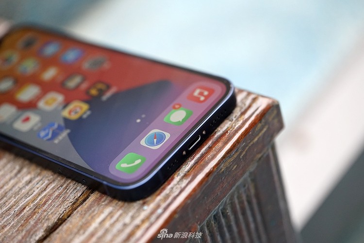 iPhone 12