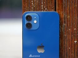 iPhone 12 Biru yang Menggoda Jiwa dan Dompet