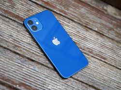 iPhone 12 Biru yang Menggoda Jiwa dan Dompet