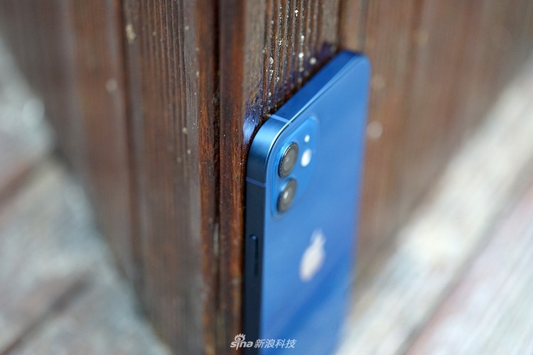 iPhone 12