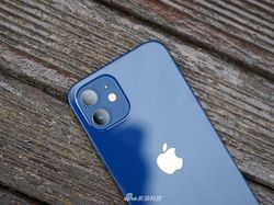 iPhone 12 Biru yang Menggoda Jiwa dan Dompet