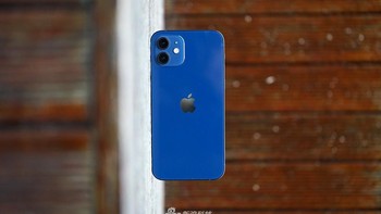 Inilah iPhone 12 varian biru. Foto: Sina Mobile