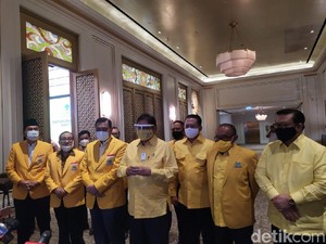 Cerita Airlangga Saat Luhut Ubah Pandangan World Bank soal UU Cipta Kerja
