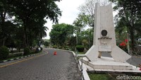 Imbas dari penutupan kampus tersebut, sejumlah kawasan di area kampus tampak sepi dan lengang.