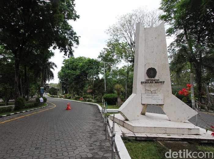 Universitas Sebelas Maret (UNS) Solo hentikan aktivitas di kawasan kampus akibat virus Corona. Seperti apa suasana di kampus itu saat tutup sementara?