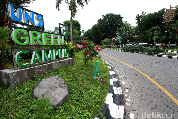 Universitas Sebelas Maret (UNS) Solo hentikan aktivitas di kawasan kampus akibat virus Corona. Seperti apa suasana di kampus itu saat tutup sementara?