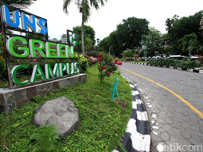 Universitas Sebelas Maret (UNS) Solo hentikan aktivitas di kawasan kampus akibat virus Corona. Seperti apa suasana di kampus itu saat tutup sementara?