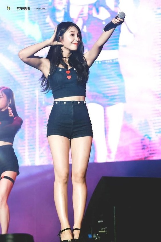 Eunji ApinkEunji Apink diketahui rajin berolahraga dan cukup ketat dalam menjaga pola makan. Tak heran jika ia juga disebut netizen Kardashian dari Korea. Foto: Dok. Fansite/Twitter